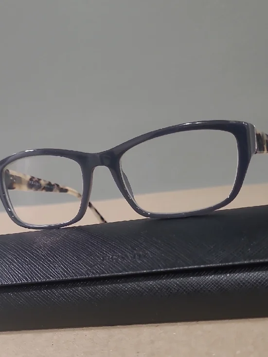 Authentic PRADA - Picture 5 of 10